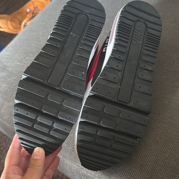 Airmax - Picture 6 of 6